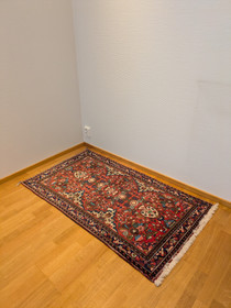 Käsinsolmittu pikku matto 77x138