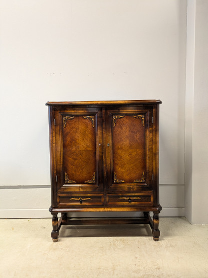 Vintage liinavaatekaappi 