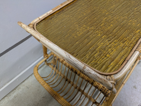 Vintage rottinkinen tarjoiluvaunu