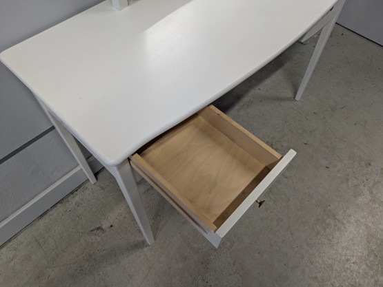 Kaunis retro meikkipöytä 