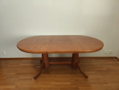 Jatkettava ruokapöytä