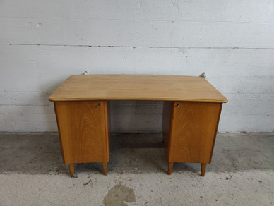 Vanha kirjoituspöytä 50-luku