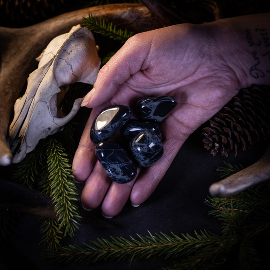 Hämähäkinseitti Obsidiaani, rumpuhiottu