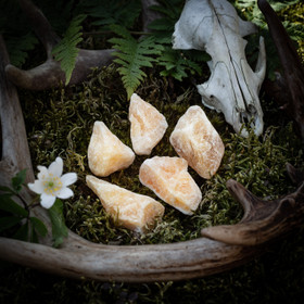 Oranssi kalsiitti, raakapala