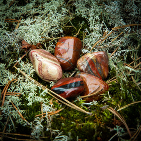 Sateenkaari jaspis, rumpuhiottu