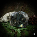 Labradoriitti viipale, toinen puoli hiottu