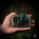 Labradoriitti viipale, toinen puoli hiottu