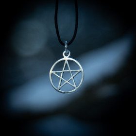 Pentaakkeli-riipus, hopea