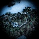 Pentaakkeli-rannekoru