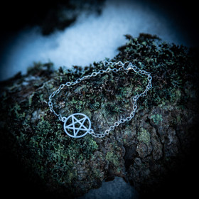 Pentaakkeli-rannekoru