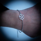 Pentaakkeli-rannekoru