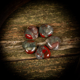 Seftoniitti (Afrikan verikivi) -sydän, pieni