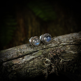 Kuukivi nappikorvikset, Artemis, hopea