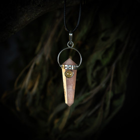 Ruusukvartsi-riipus peridootilla