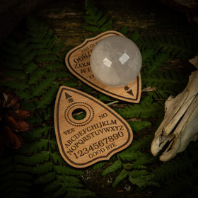 Alusta kristallipallolle, henkilauta