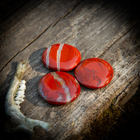 Punainen jaspis kämmenkivi