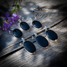 Musta onyx -riipus, ovaali