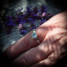 Topaasi-sormus, hopea