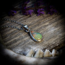 Opaali-kapussiriipus, pisara