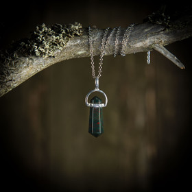 Verikivi/heliotrooppi-kärki-riipus, hopea