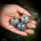 Lumihiutale obsidiaani -pallo 3 cm