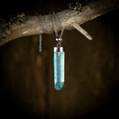 Aqua-aurakvartsi-riipus, hopea