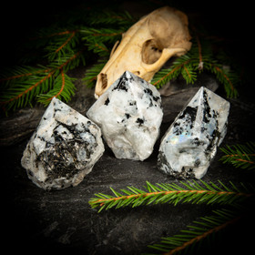 Sateenkaarikuukivi-kärki