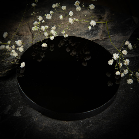 Musta obsidiaani-peili