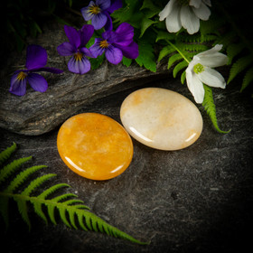 Keltainen aventuriini -huolikivi