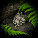 Shiva-sormus kvartsilla, hopea