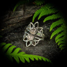 Shiva-sormus kvartsilla, hopea