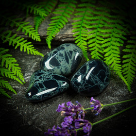 Hämähäkinseitti obsidiaani, rumpuhiottu