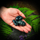 Hämähäkinseitti obsidiaani, rumpuhiottu