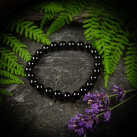 Rannekoru, musta turmaliini -helmi 8 mm