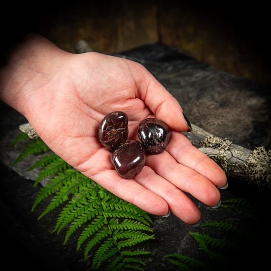 Almandiini granaatti, rumpuhiottu