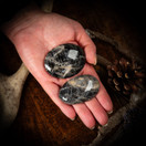 Musta kuukivi -kämmenkivi