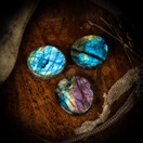 Labradoriitti-kämmenkivi