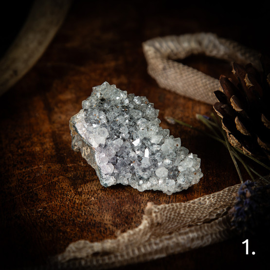 Tumma/harmaa ametisti-klusteri