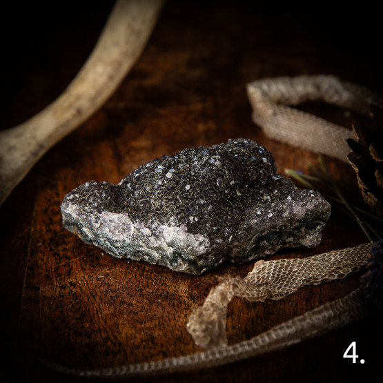 Tumma/harmaa ametisti-klusteri