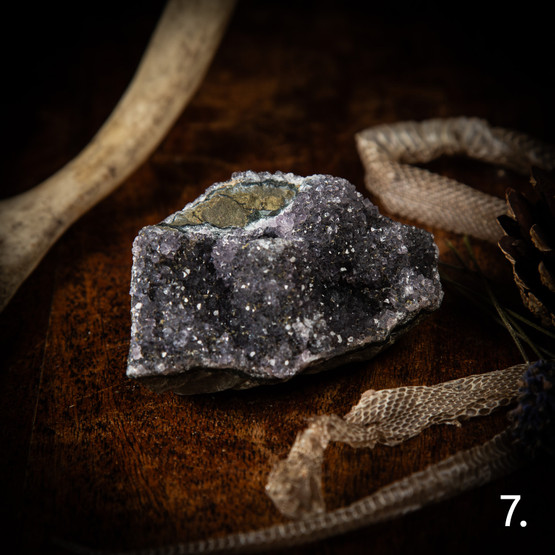 Tumma/harmaa ametisti-klusteri