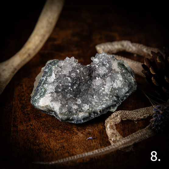 Tumma/harmaa ametisti-klusteri