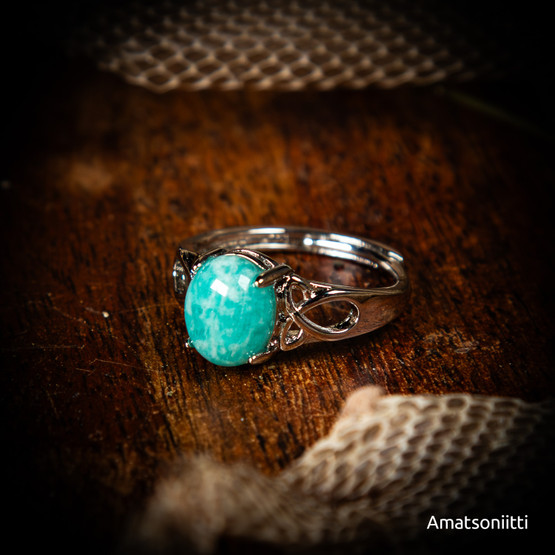 Säädettävä sormus (eri kiviä)