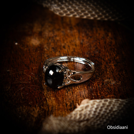 Säädettävä sormus (eri kiviä)