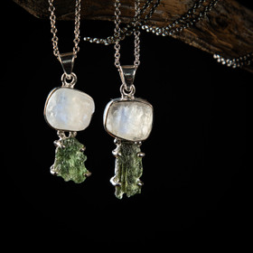 Sateenkaarikuukivi-Moldaviitti-riipus