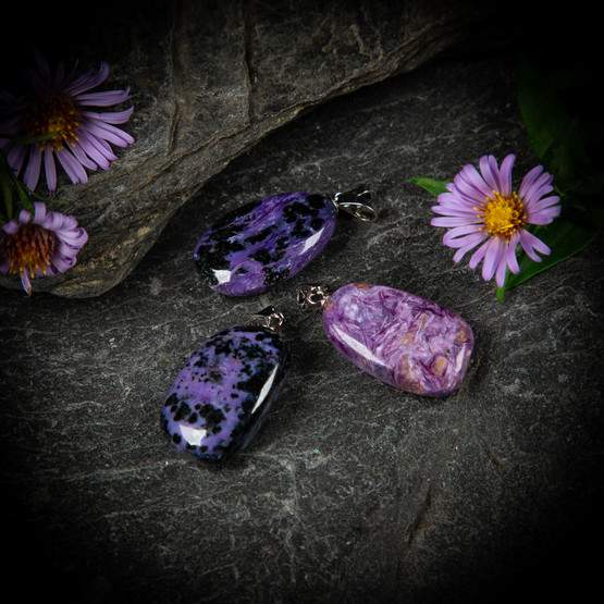 Tsaroiitti-riipus, rumpuhiottu