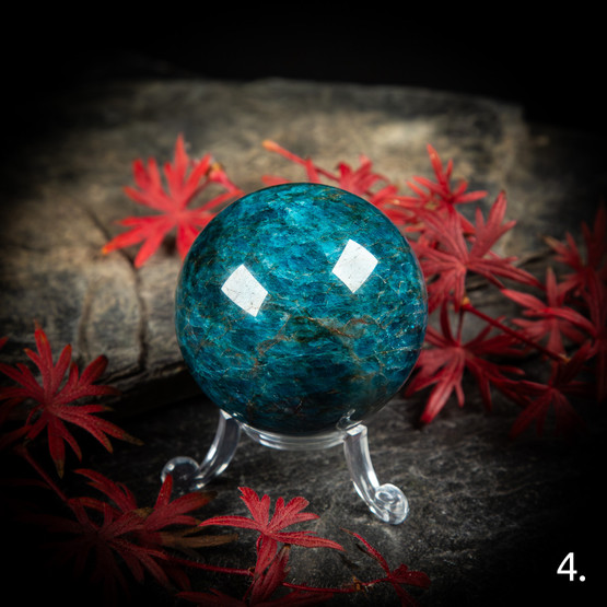 Sininen apatiitti -pallo