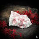 Pinkki turmaliini (rubelliitti) kvartsissa, raakapala