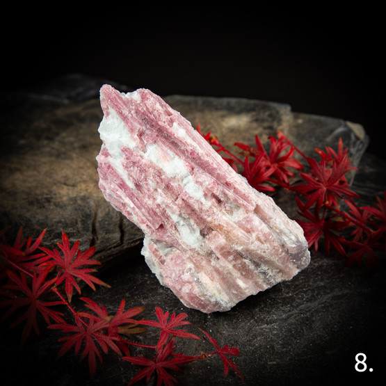 Pinkki turmaliini (rubelliitti) kvartsissa, raakapala