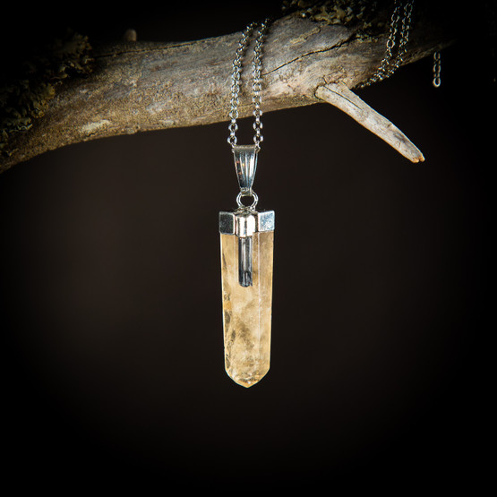 Sitriinikärki-riipus mustalla turmaliinilla