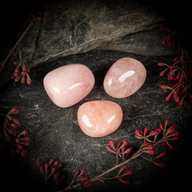 Morganiitti, rumpuhiottu, eri kokoja